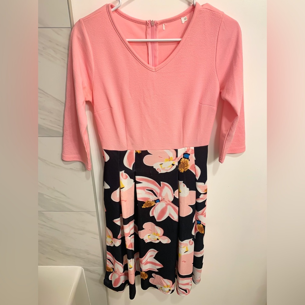 Women's Floral Dress | Flattering| Size S- Like New
